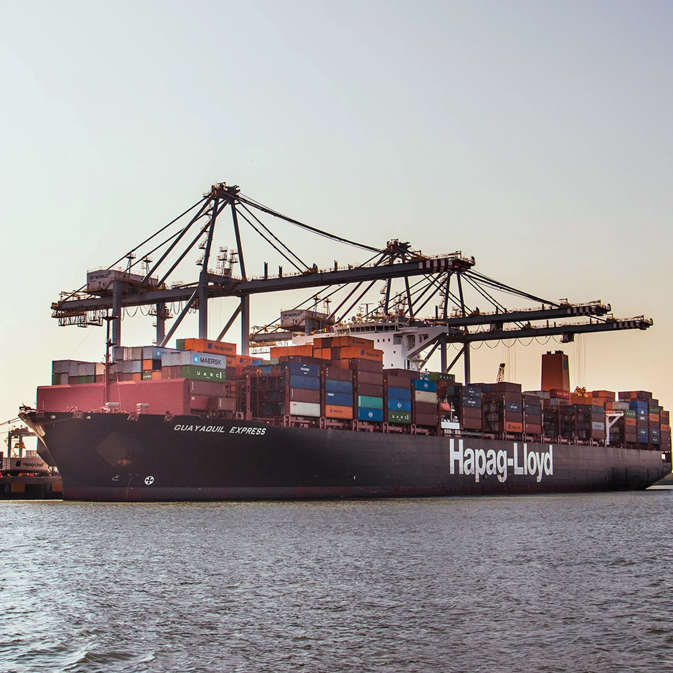 A Hapag-Lloyd neo-post-panamax vessel arriving at the port of Guayaquil in Posorja.