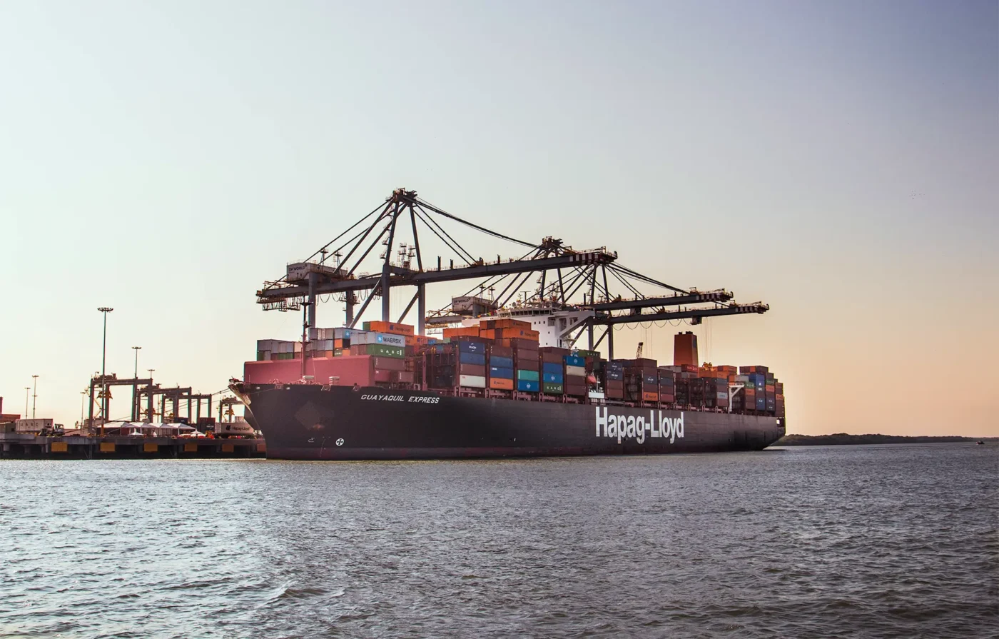 A Hapag-Lloyd neo-post-panamax vessel arriving at the port of Guayaquil in Posorja.